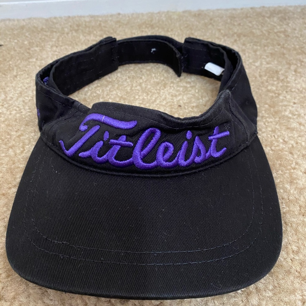 ** TITLEIST GOLF VISOR **